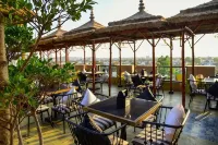 The Belmonte House by Noventa - Rooftop Pool Hotel in Udaipur - สระว่ายน้ำบนดาดฟ้า