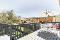 Renovated Historic House Minutes from SF! - 발코니