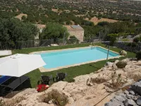 A Secluded Old Farmhouse with a View and a Pool Where You Can Relax in Complete Tranquility. - Private Pools