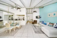 Beachfront Resort Condo, Walk to Atlantis - 2-Star