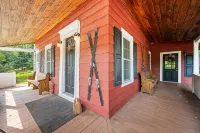 Charming Farmhouse, Sauna - 4 bedrooms, WiFi, AC in Upper Jay - Boutique