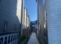 Stylish 2 bedroom Townhome in CBD - Parking