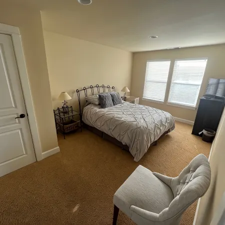 Paradise in the Parks on Westside with Summer Pool, Bike Trails and Restaurants.