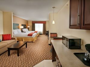 Holiday Inn Express & Suites Pearsall