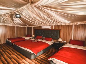 Sharah Luxury Camp