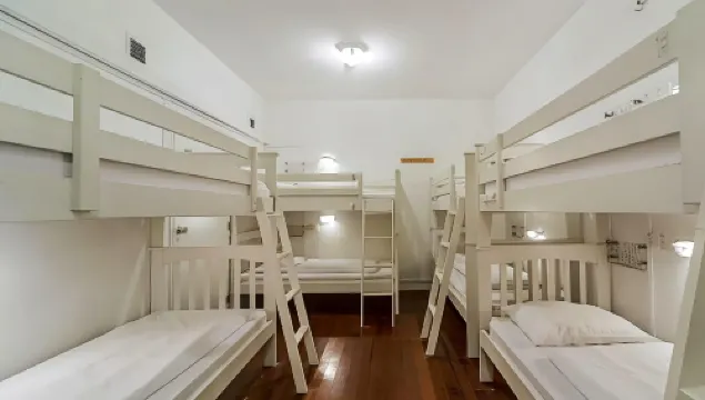 Beat Arts Hostel at Chinatown