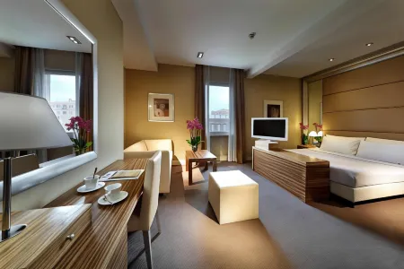 Hotel Saint John Отели рядом с достопримечательностью «Гробница Цецилии Метеллы»