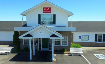 Econo Lodge Inn & Suites Saint John