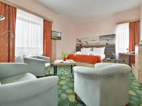Ramada by Wyndham Airport Prague Hotels in Cicovice