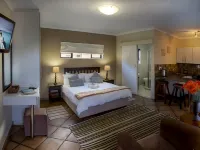 Peaceful Guest Room with Double Bed and Kitchen, Near Port Elizabeth