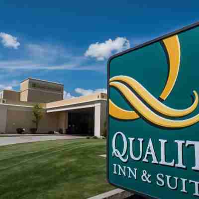 Quality Inn & Suites Palm Island Indoor Waterpark Hotel Exterior