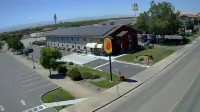 Super 8 by Wyndham Willows Hotels near Willows Museum