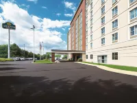 La Quinta Inn & Suites by Wyndham Cincinnati Sharonville