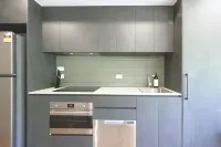 Modern apt in heart of the city Hotels in Turner