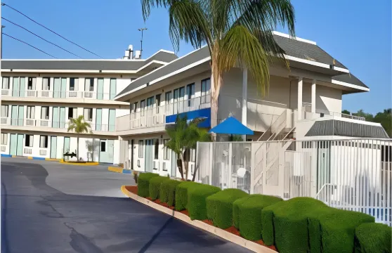 萊克蘭 - 6號汽車旅館