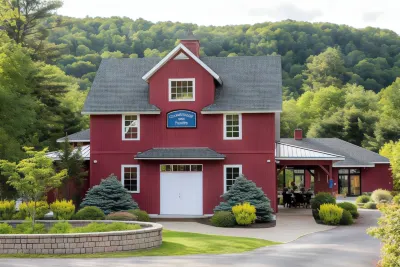 Blue Hill Lodge Hotels in Neversink