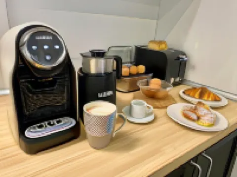 ลาวานจินี่ มาย เพลส บีแอนด์บี