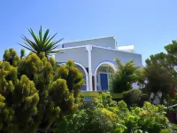 Santo Margarita Hotels near Ammoudi Bay