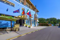 Hi Hotels Sirmione - Lakeview Pool Hotels in Sirmione