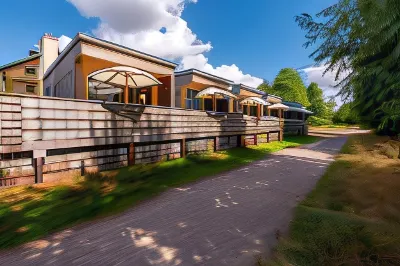 Zur Post Kümmersbruck Hotel & Tiny Houses Các khách sạn ở Kummersbruck