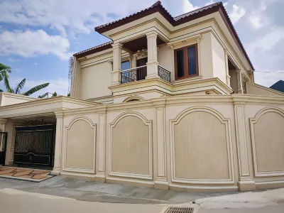 Villa Syariah Muvida dengan Kolam Renang di Tengah Kota Hotel di Kecamatan Tegalrejo