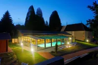 Logis des Trois Maures Các khách sạn gần Parc des Combes