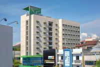 Whiz Prime Hotel Balikpapan Hotel dekat Hutan Kota Telaga Sari