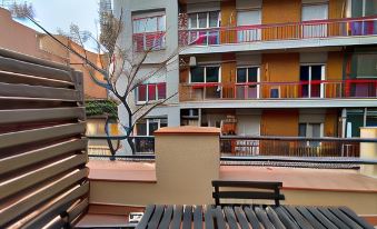 Montserrat Apartments by Gaiarooms