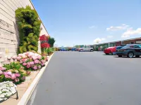 Discovery Inn Monterey Bay - parking