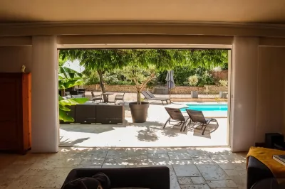 Chambres d'hôtes Saintes : Le logis de la Brumanderie Hôtels à : Saint-Hilaire-de-Villefranche