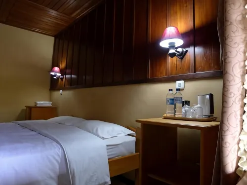 Ue Datu Cottages Hotel di Pamona Utara