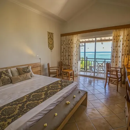 Le Peninsula Bay Beach Resort & Spa