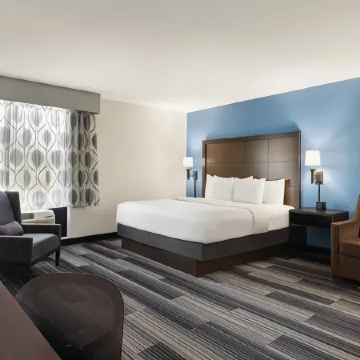 La Quinta Inn & Suites by Wyndham Springfield Airport Plaza