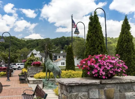 Mountain Memories at Sugar Top! 8th floor facing the slopes with amazing sunsets