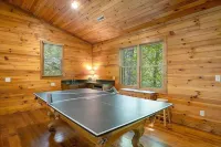 Riverfront 3BR Cabin minutes to Table Rock. Fire pit, hot tub, and game room.