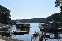 Lakefront Retreat Sleeps 19 • Hot Tub + Paddle Boards • Family & Group Favorite!