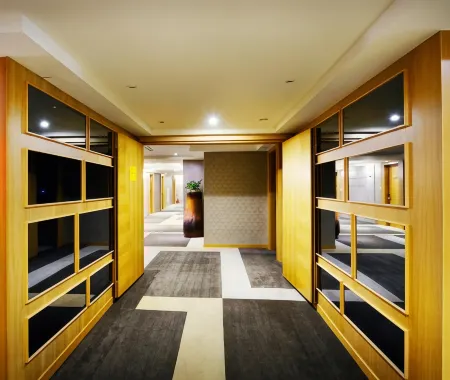 Apollo Hotel Отели рядом с достопримечательностью «Chung Tai Chan Monastery»