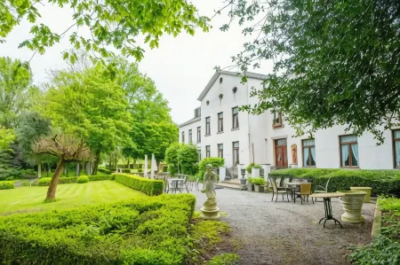 Kasteel Van Nieuwland Отели в г. Хьолсхаут