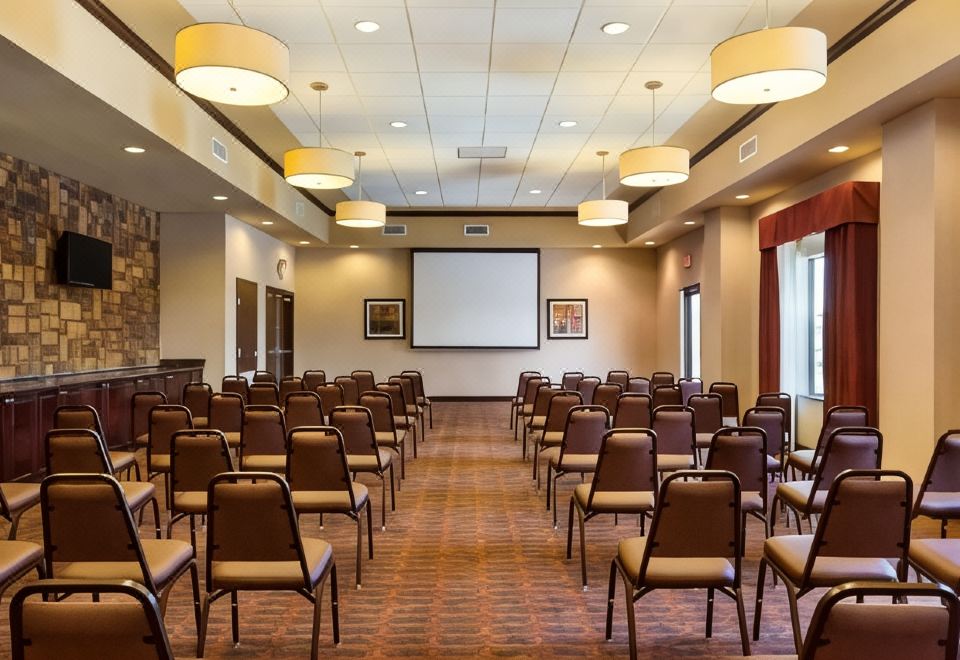 5. 햄프턴 인 & ..