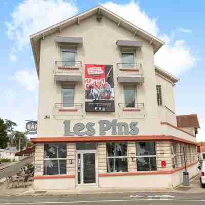 Hôtel Les Pins Hotel Exterior