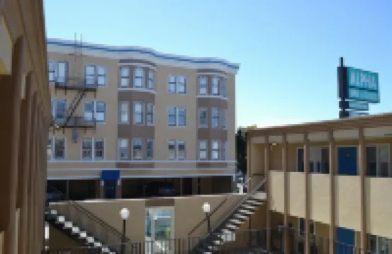 阿爾法套房酒店