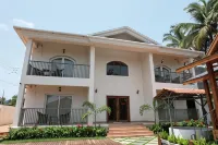 Foxoso Aaristo Baga Beach Resort