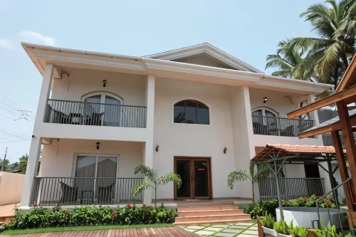 Foxoso Aaristo Baga Beach Resort