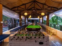 Madpackers Goa Anjuna - Bar & Pool