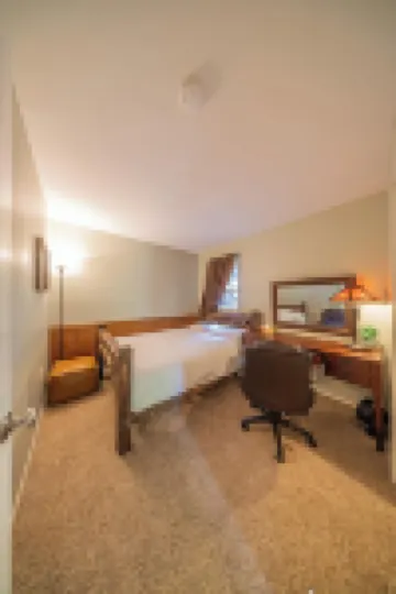 Semi-Secluded Lodge Style: King Bed, Garage, Laundry, WiFi