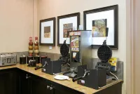 Ramada by Wyndham Surrey/Langley - servizio colazione