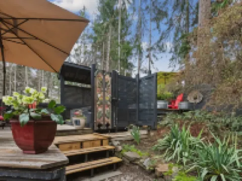 Salt Spring Carriage House B&B Hotels in Salt Spring Island