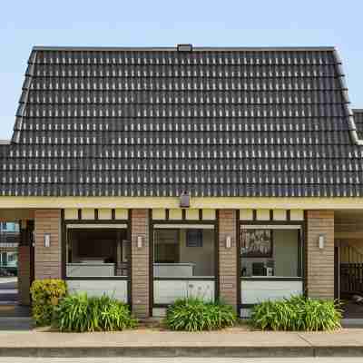 Super 8 by Wyndham Eureka Hotel Exterior