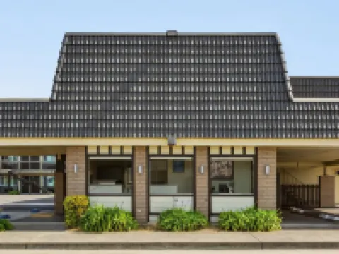 Super 8 by Wyndham Eureka Hotels in Eureka