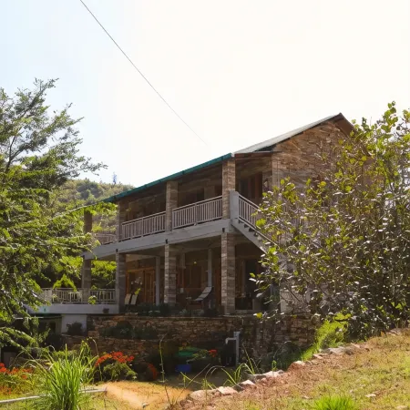 Himkosi Farm & Resort by the River, Almoda
